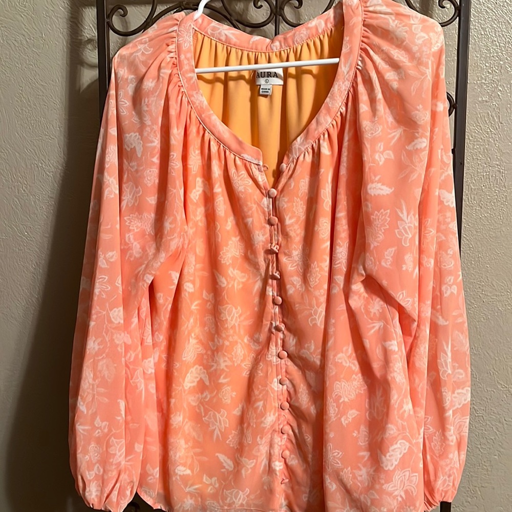 Beautiful peach lined top 🍑🍑